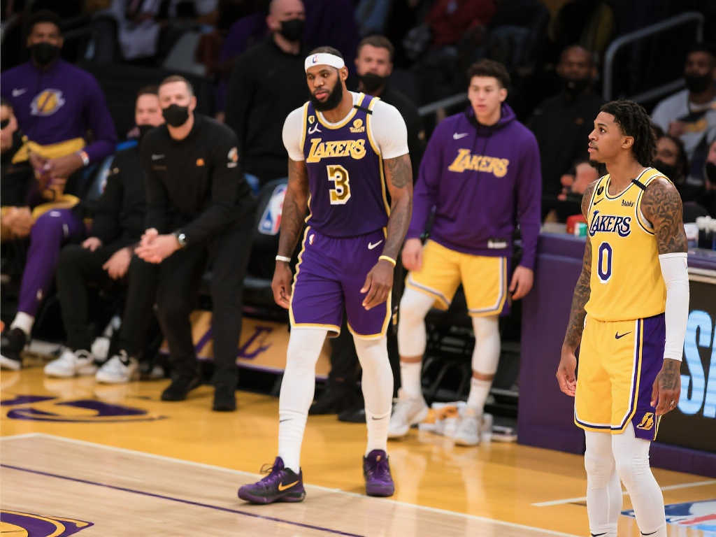 詹姆斯淡然放下 湖人再无一人愿为此刻全力以赴